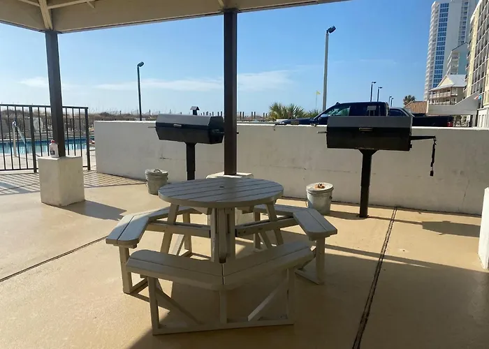 Holiday home Island Winds East: Renovated Beachfront Near Hangout *