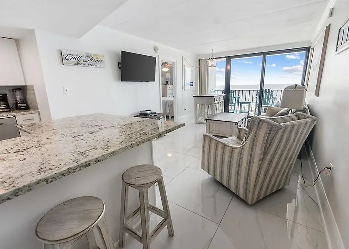Island Winds East: Renovated Beachfront Near Hangout Holiday home Gulf Shores