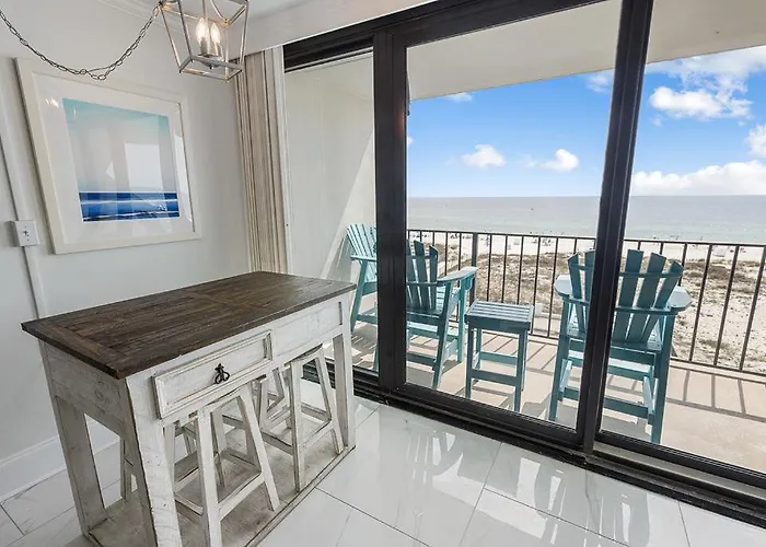 Island Winds East: Renovated Beachfront Near Hangout Gulf Shores