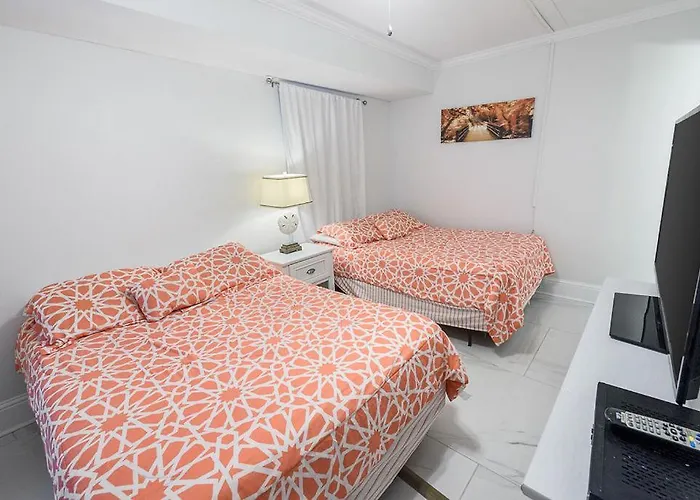 Holiday home Island Winds East: Renovated Beachfront Near Hangout Gulf Shores