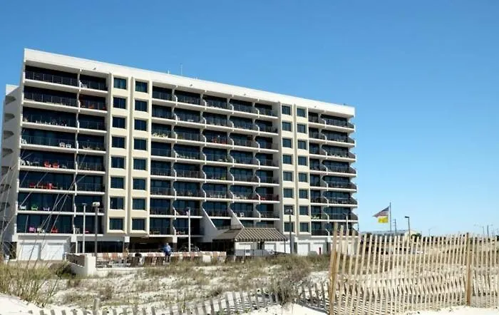 Island Winds East: Renovated Beachfront Near Hangout Holiday home
