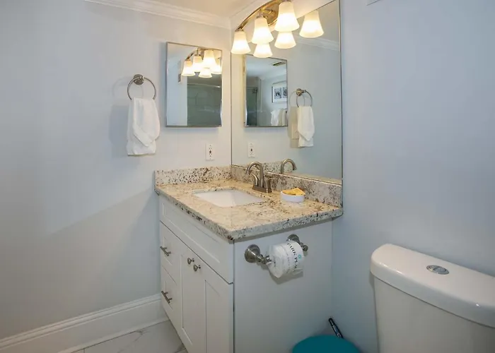 Island Winds East: Renovated Beachfront Near Hangout Holiday home Gulf Shores